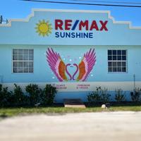 RE/MAX Sunshine Realty Food Drive